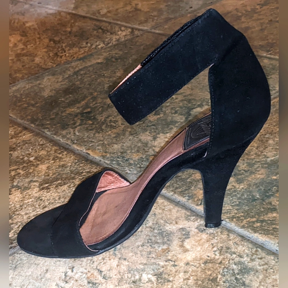 Vintage by Jeffrey Campbell Foxtrot black heels Or Sandal w/velcro ankle strap